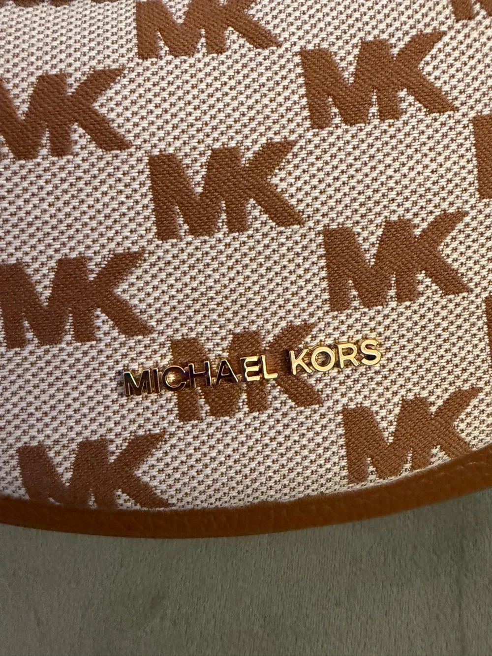 Michael Kors Hollis Bag